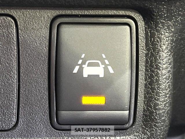 Nissan NOTE 2019-06 8246221-6