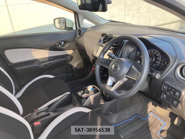 Nissan NOTE 2017-11 8246216-19