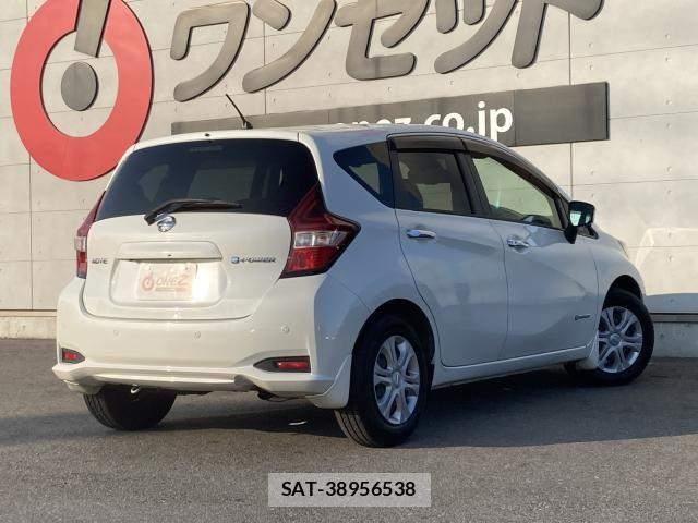 Nissan NOTE 2017-11 8246216-2
