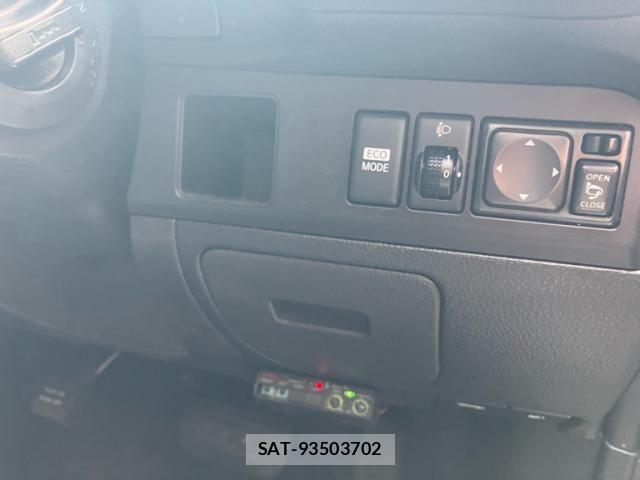 Nissan NOTE 2011-09 8246231-7