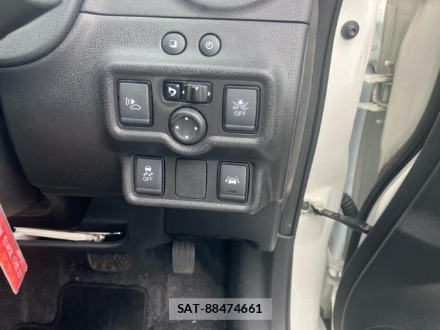 Nissan NOTE 2017-04 8246223-15