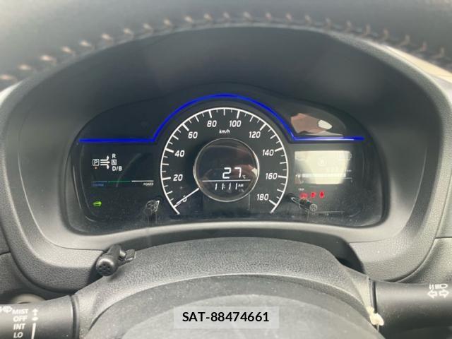 Nissan NOTE 2017-04 8246223-18