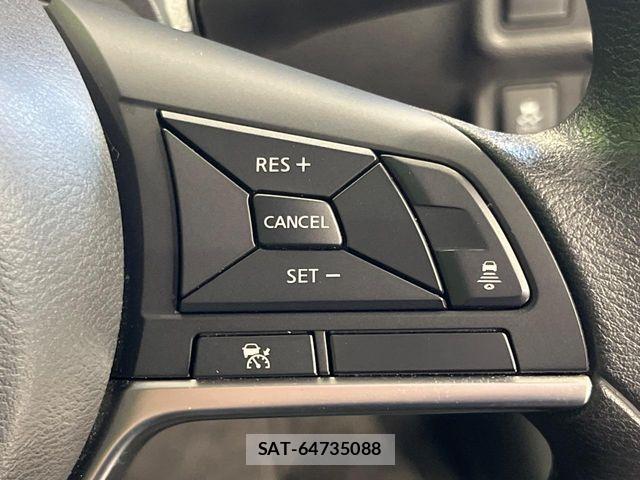 Nissan NOTE 2017-09 8246219-6
