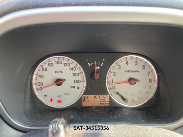 Nissan NOTE 2012-02 8246233-13
