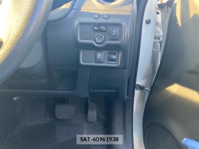 Nissan NOTE 2013-11 8316147-9