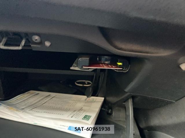 Nissan NOTE 2013-11 8316147-15