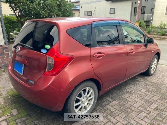Nissan NOTE 2013-08 8316151-6