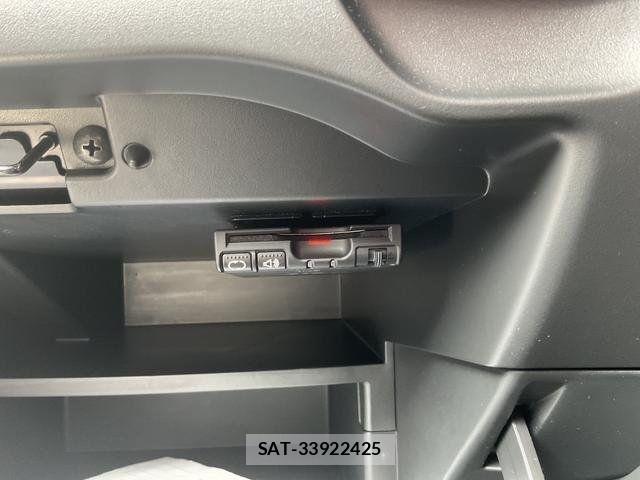 Nissan NOTE 2018-02 8316103-3