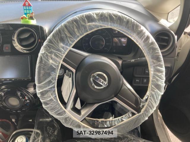 Nissan NOTE 2018-11 8337219-12