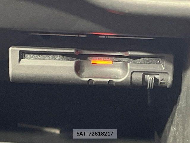 Nissan NOTE 2015-08 8337211-5