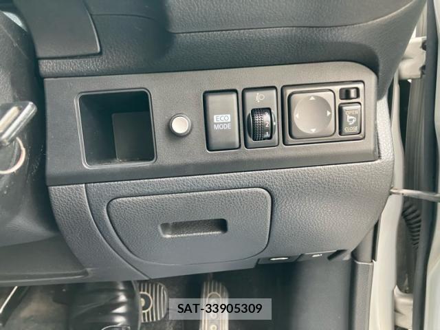 Nissan NOTE 2011-08 8337230-14