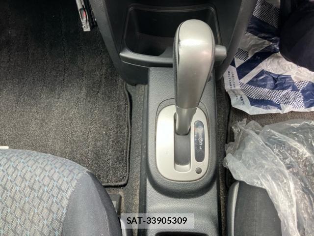 Nissan NOTE 2011-08 8337230-17