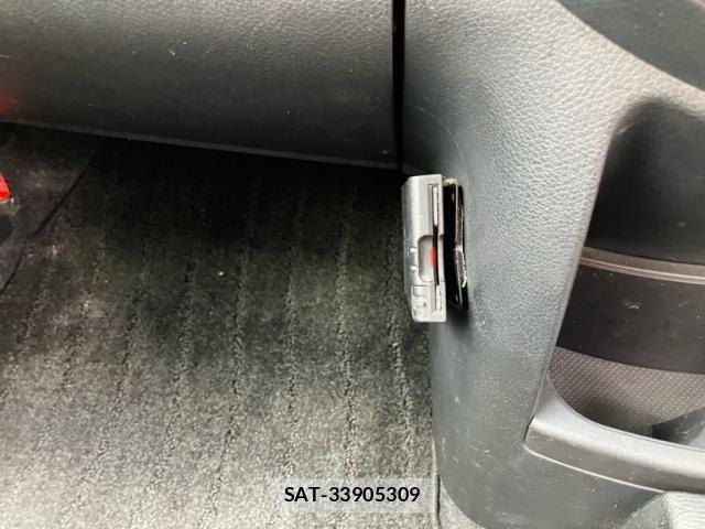 Nissan NOTE 2011-08 8337230-18
