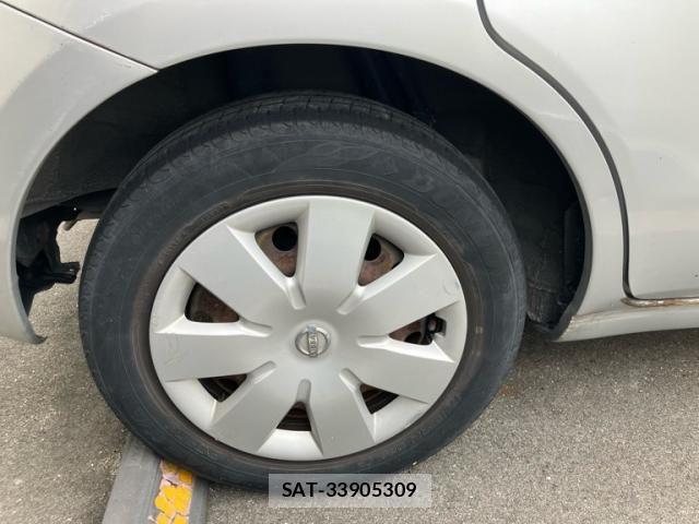 Nissan NOTE 2011-08 8337230-6