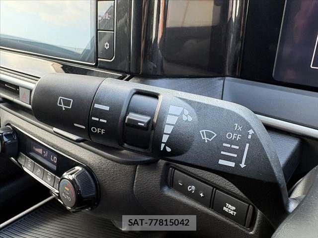 Nissan NOTE 2022-11 8337200-27