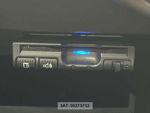 Nissan NOTE 2018-03 8337209-5