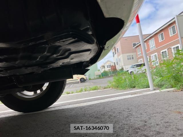 Nissan NOTE 2013-06 8337231-12