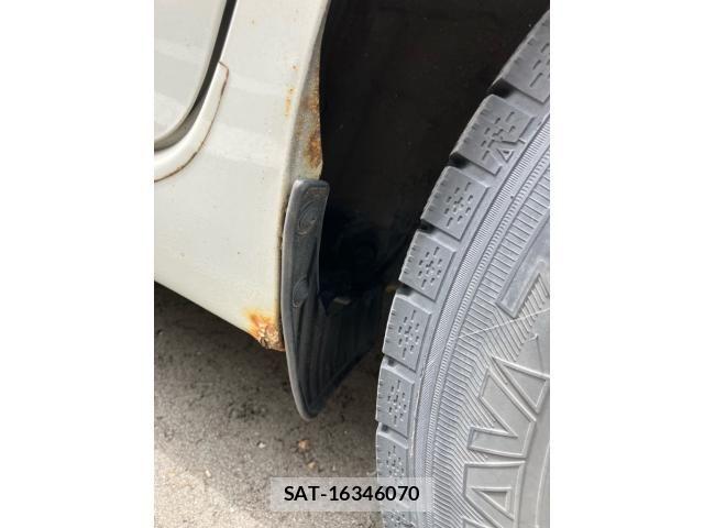Nissan NOTE 2013-06 8337231-15