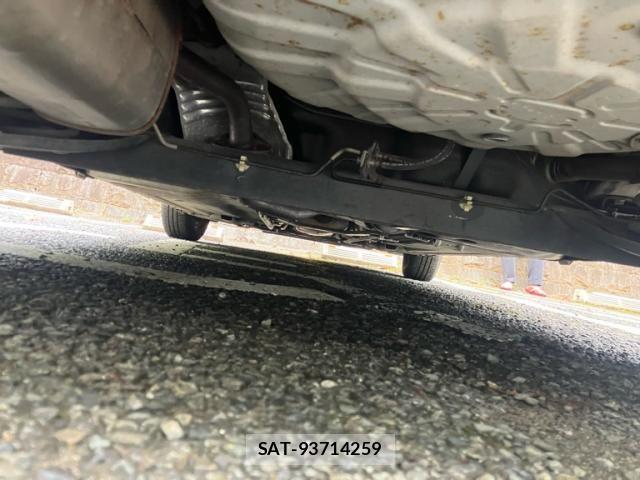 Nissan NOTE 2011-08 8355263-11