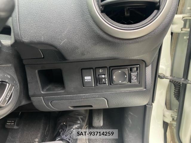 Nissan NOTE 2011-08 8355263-19