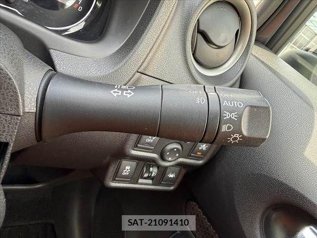 Nissan NOTE 2014-08 8355256-23