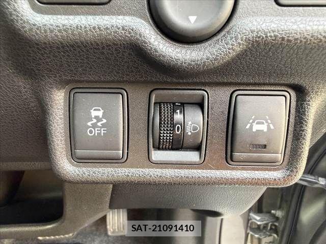 Nissan NOTE 2014-08 8355256-26