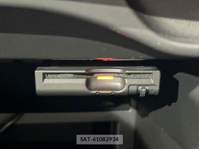 Nissan NOTE 2016-11 8355260-6