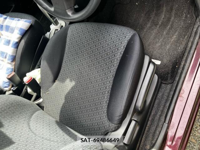 Nissan NOTE 2011-08 8367895-9
