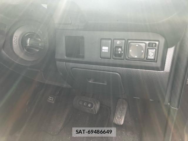Nissan NOTE 2011-08 8367895-11