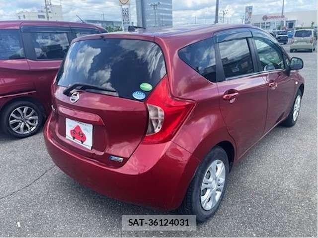 Nissan NOTE 2013-09 8367890-2
