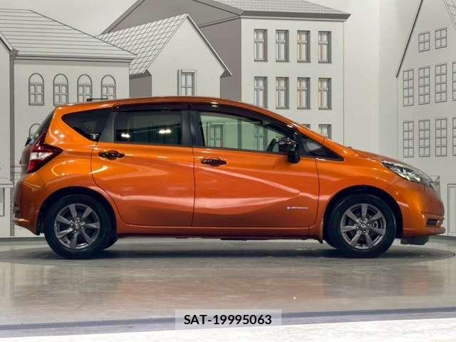 Nissan NOTE 2018-08 8367841-9