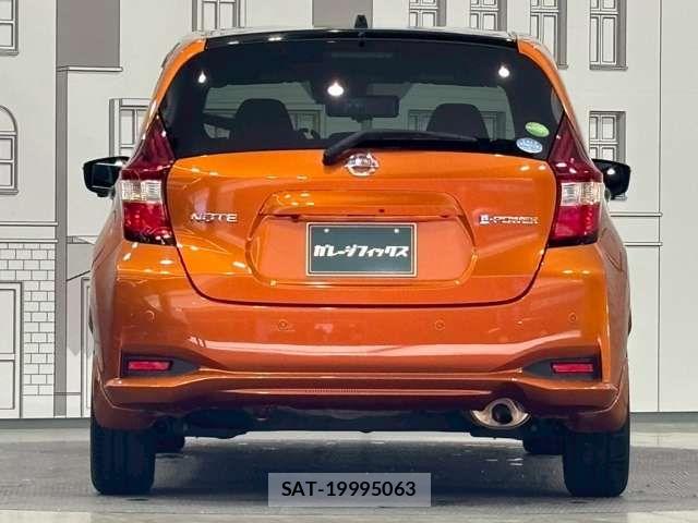 Nissan NOTE 2018-08 8367841-7