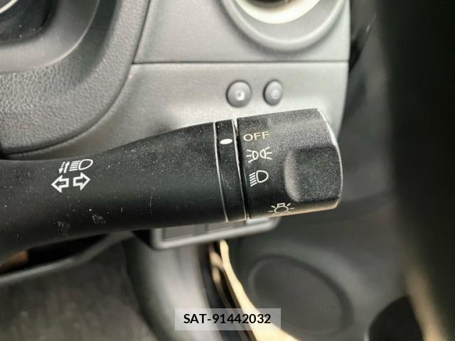 Nissan NOTE 2013-11 8367900-15