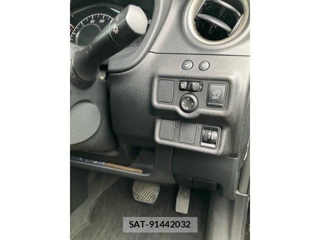 Nissan NOTE 2013-11 8367900-17