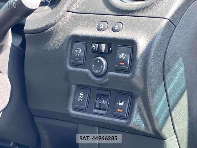 Nissan NOTE 2015-01 8367862-5