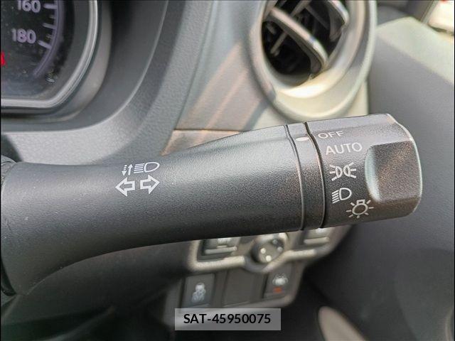 Nissan NOTE 2018-01 8367860-10