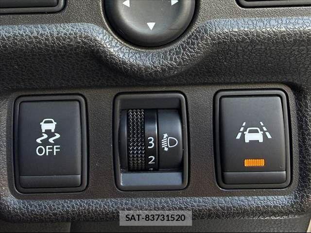 Nissan NOTE 2015-02 8367874-28