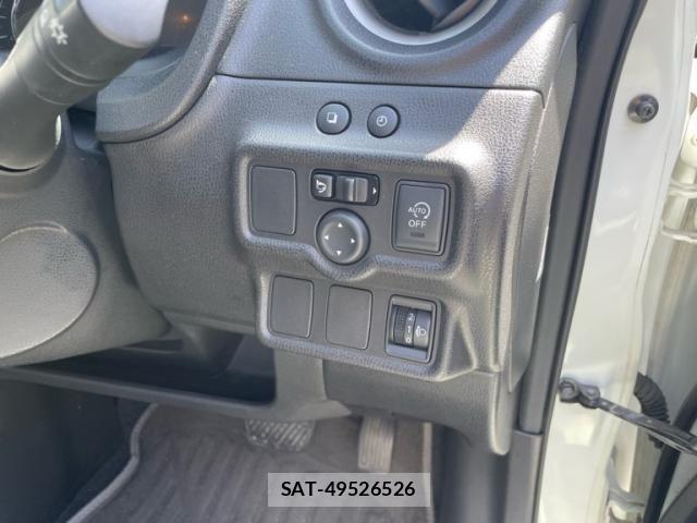 Nissan NOTE 2013-09 8367891-14
