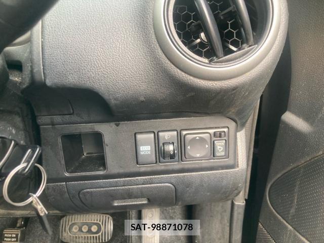 Nissan NOTE 2012-04 8367889-16