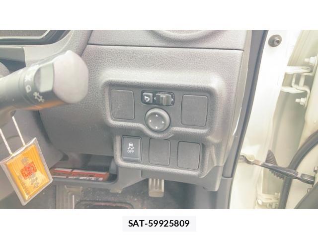 Nissan NOTE 2015-08 8367850-17
