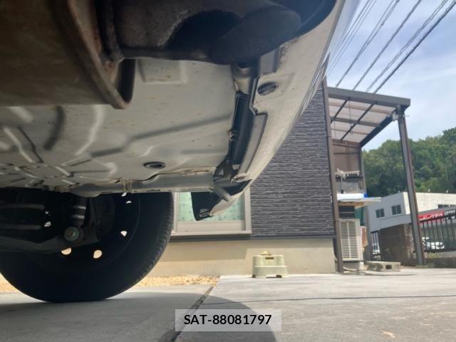 Nissan NOTE 2011-08 8367887-6