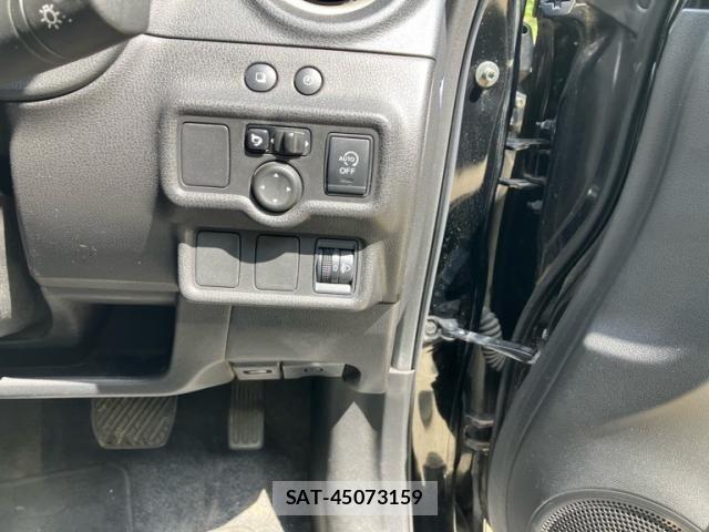 Nissan NOTE 2013-02 8367888-18