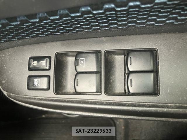Nissan NOTE 2014-01 8367897-8