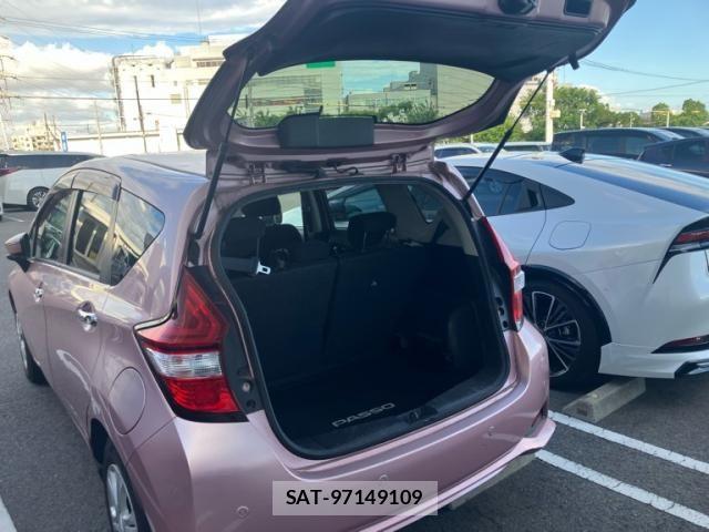 Nissan NOTE 2017-08 8367878-5