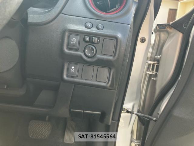 Nissan NOTE 2015-09 8371988-17