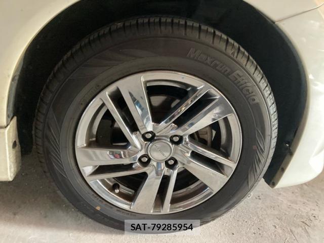 Nissan NOTE 2014-03 8414122-9