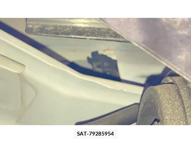 Nissan NOTE 2014-03 8414122-27