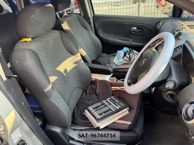 Nissan NOTE 2012-02 8414111-13