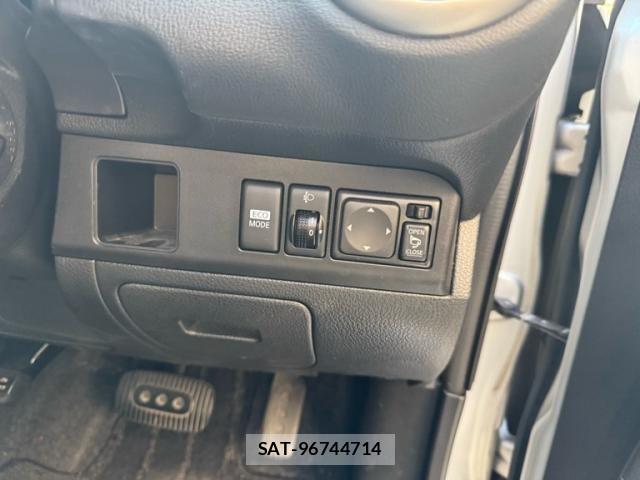 Nissan NOTE 2012-02 8414111-17