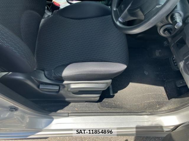 Nissan NOTE 2010-08 8414102-14